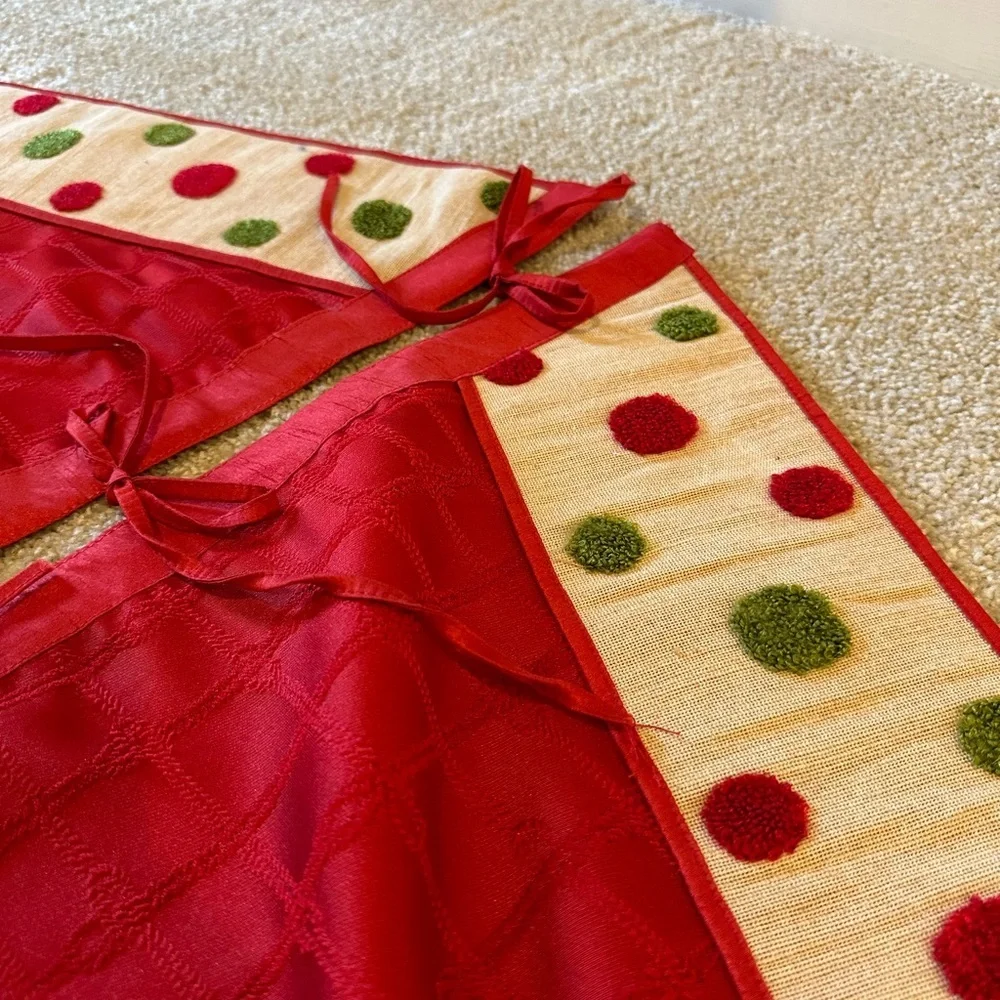 Red & Green Christmas Tree Skirt - Picture 4 of 12